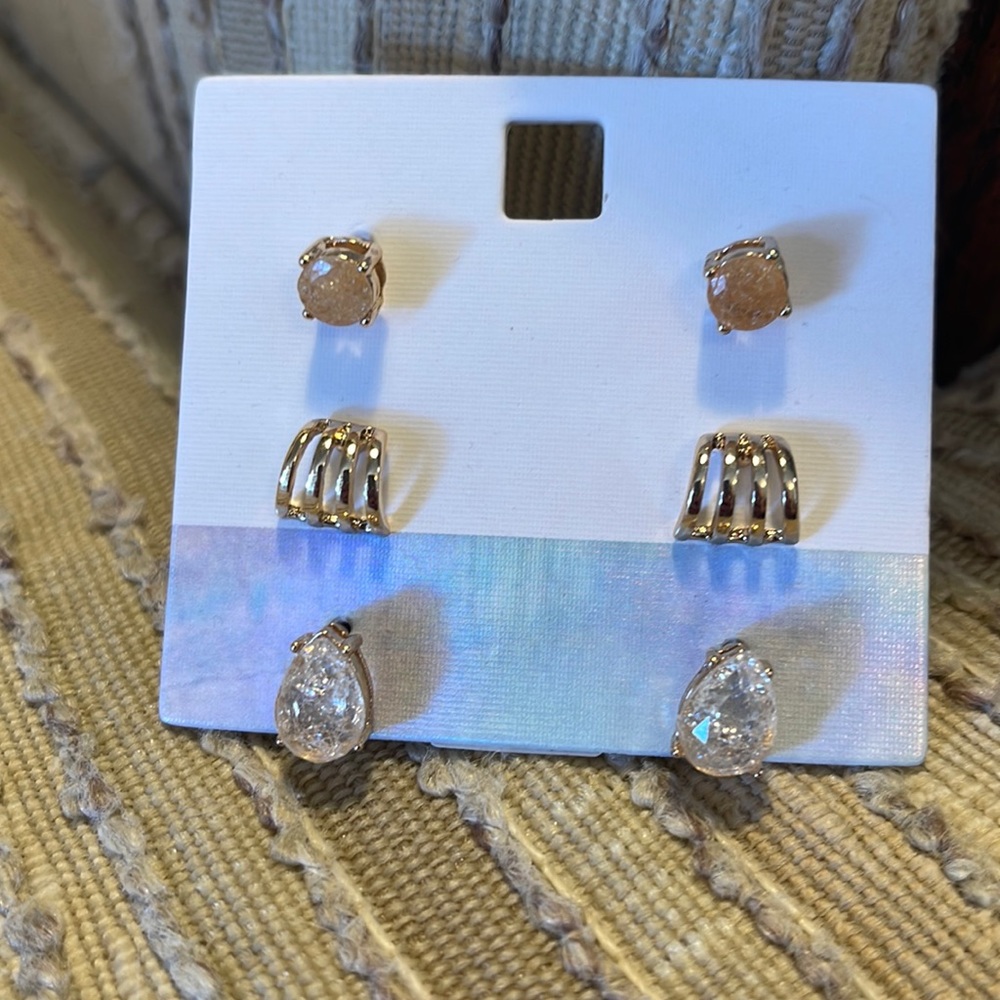 New never worn Old Navy earrings. Neutral rose/peach colors and gold.